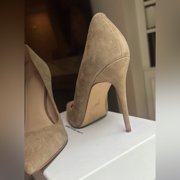 Taupe Suede heels size 7.5 - Picture 2 of 6